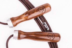 Springseil mit Holzgriffen